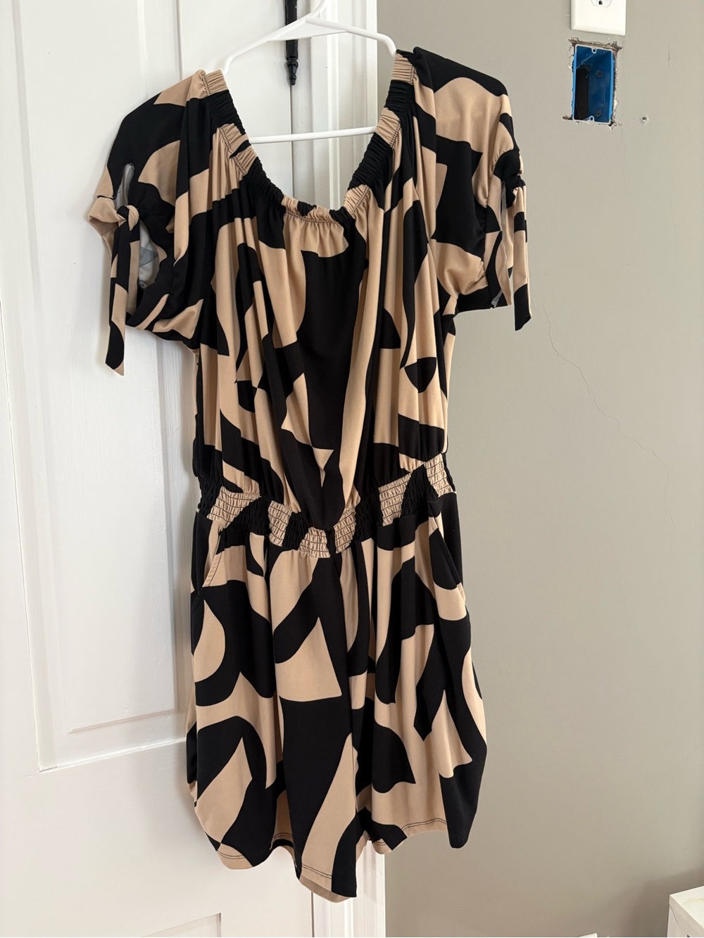 Derek Heart Black & Beige Abstract Romper